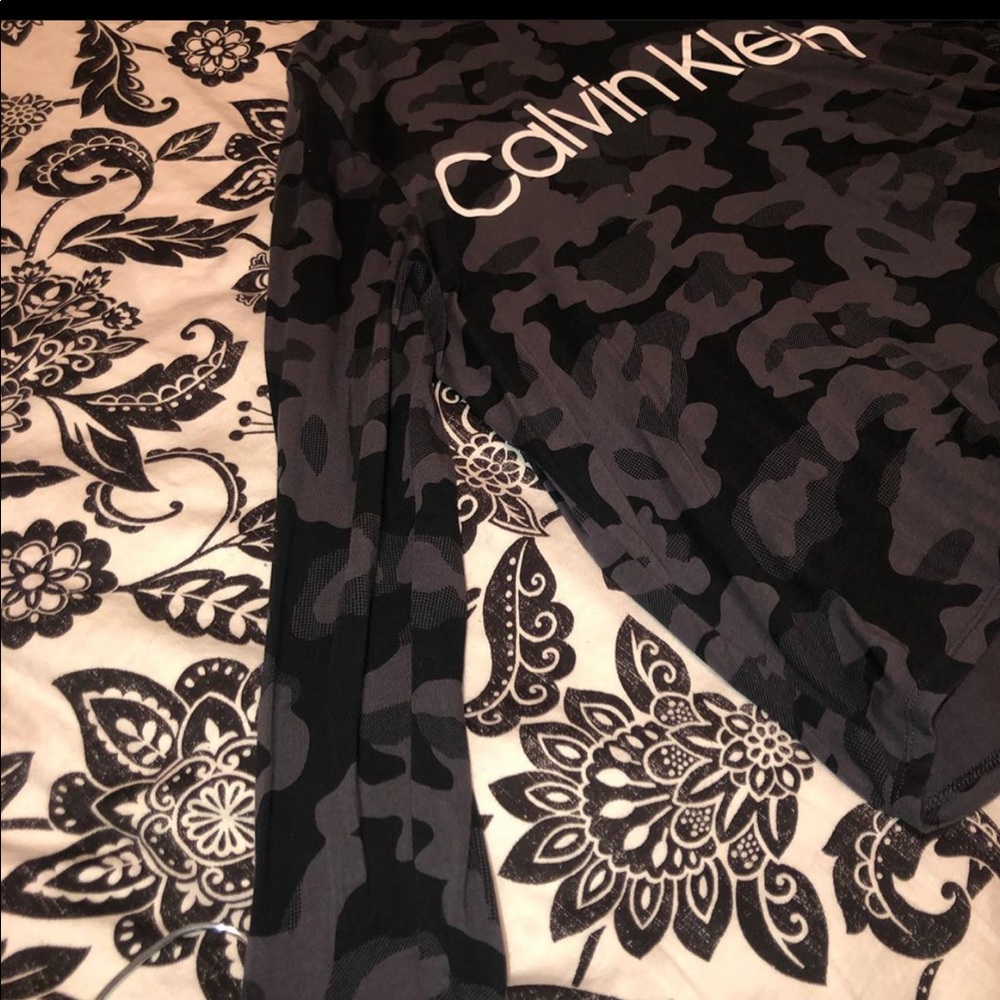 Calvin Klein sweater teee
